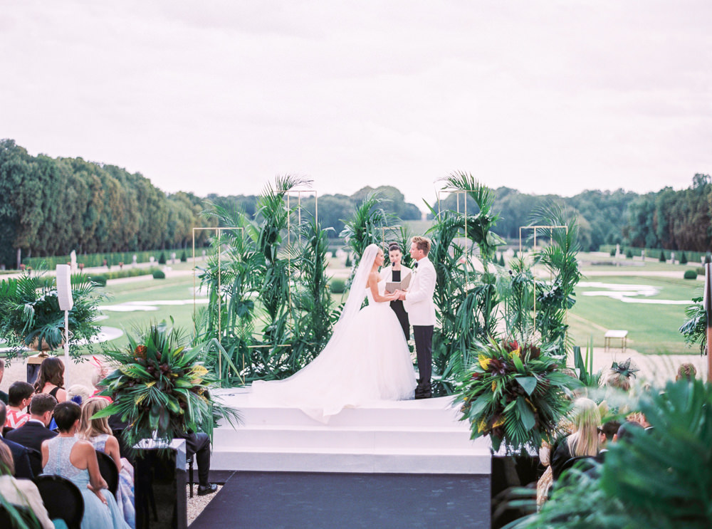 Wedding ceremony in the gardens of the french chateau Vaux le Vicomte